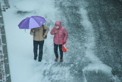 哈尔滨.冬雪 雪中行人