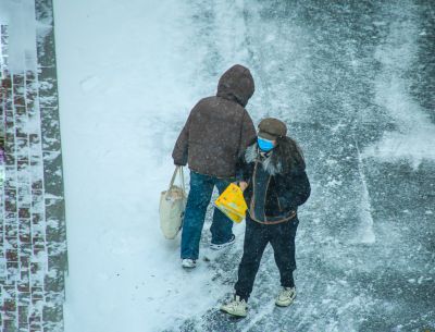 哈尔滨.冬雪 雪中行人