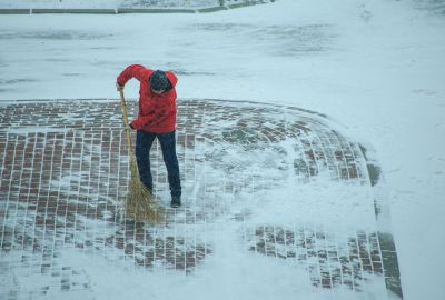 哈尔滨.冬雪 雪中行人
