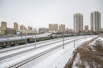首场大雪后的火车美景