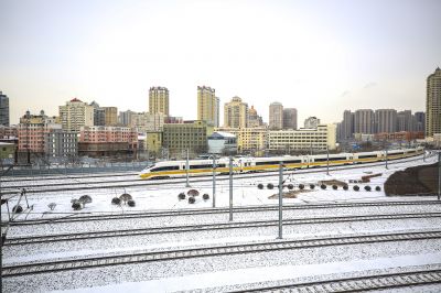 首场大雪后的火车美景
