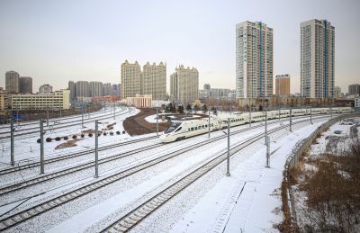 首场大雪后的火车美景