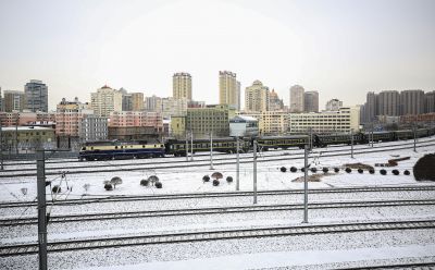 首场大雪后的火车美景