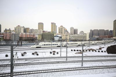 首场大雪后的火车美景