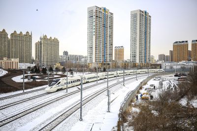 首场大雪后的火车美景