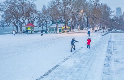 雪后江畔