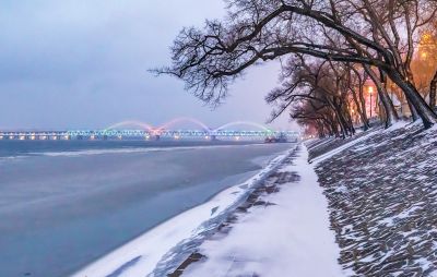 雪后江畔