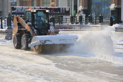哈尔滨道路清雪场面壮观
