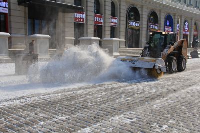 哈尔滨道路清雪场面壮观