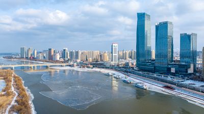 即将封冻松花江公路大桥