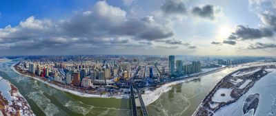 即将封冻松花江公路大桥