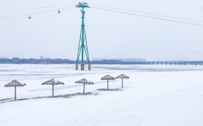 雪后的江畔 