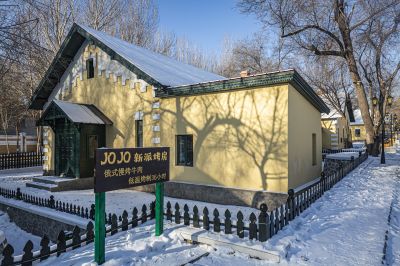 雪后哈尔滨南岗黄房子