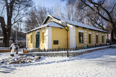 雪后哈尔滨南岗黄房子