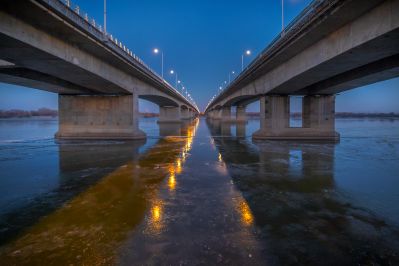 松花江上跑冰排