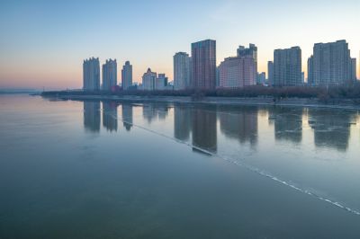 松花江上跑冰排