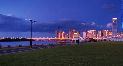 江边