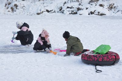 冰城冬趣冰城孩子玩冰雪