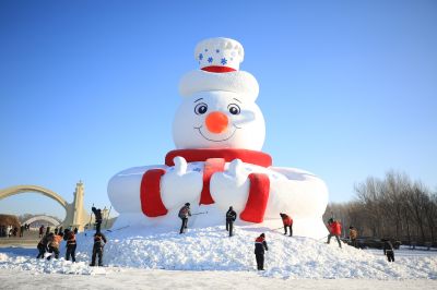 第37届太阳岛雪博会的网红大雪人雪人先生