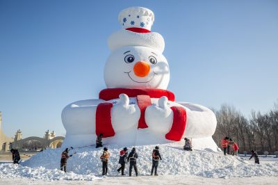 第37届太阳岛雪博会的网红大雪人雪人先生
