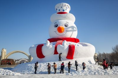 第37届太阳岛雪博会的网红大雪人雪人先生