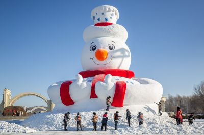 第37届太阳岛雪博会的网红大雪人雪人先生