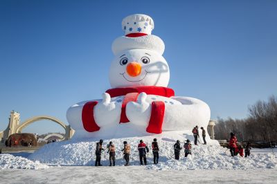 第37届太阳岛雪博会的网红大雪人雪人先生