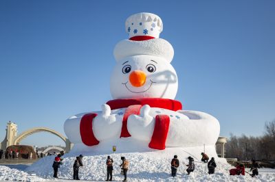 第37届太阳岛雪博会的网红大雪人雪人先生