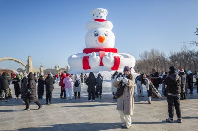 第37届太阳岛雪博会的网红大雪人雪人先生