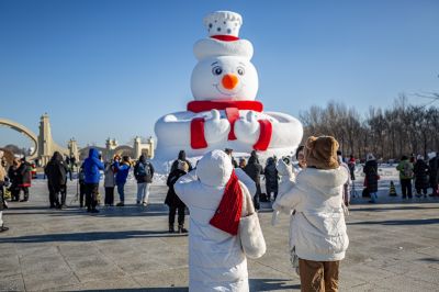 第37届太阳岛雪博会的网红大雪人雪人先生