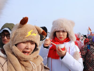 第五届哈尔滨采冰届开幕式市民