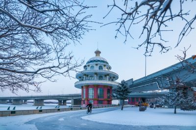 风雪松花江畔