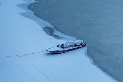 风雪松花江畔