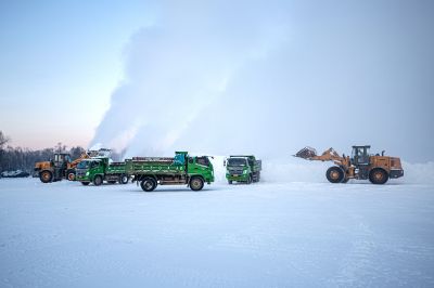 太阳岛造雪运雪忙