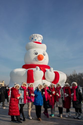 抬眼到大雪人雪人先生打卡点