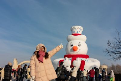 抬眼到大雪人雪人先生打卡点