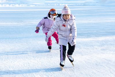 体育公园群众上冰雪 滑冰 与冰雪共舞