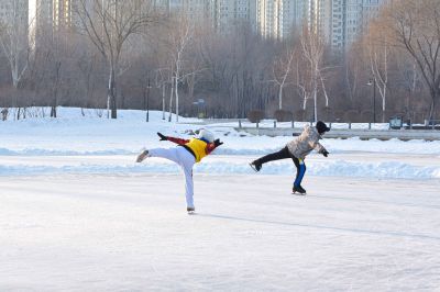 体育公园群众上冰雪 滑冰 与冰雪共舞