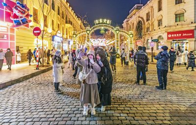 2025年流光溢彩的中央大街夜色