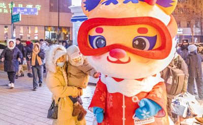 2025年流光溢彩的中央大街夜色