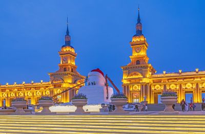 音乐长廊制作中的网红大雪人 