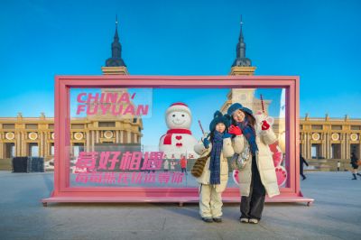 音乐公园大雪人落成与游人见面