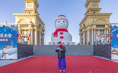 音乐长廊网红大雪人启动仪式 