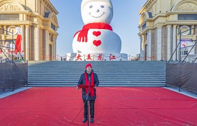 音乐长廊网红大雪人启动仪式 
