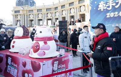 音乐长廊网红大雪人启动仪式 