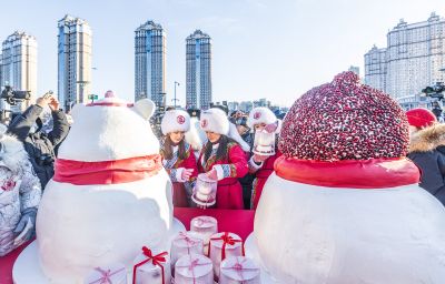 音乐长廊网红大雪人启动仪式 