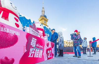 音乐长廊网红大雪人启动仪式 