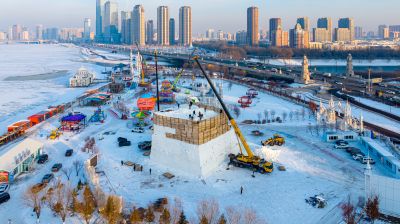 群力外滩德嘉码头冰雪景观制作中