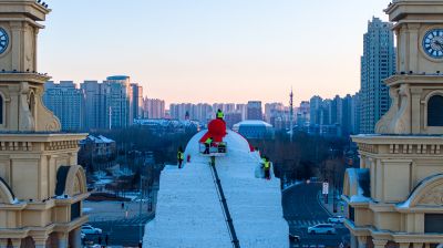 音乐长廊大雪人奇遇乐园修建中