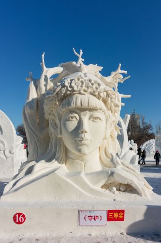 斯大林公园的三省一地职工雪雕比赛
